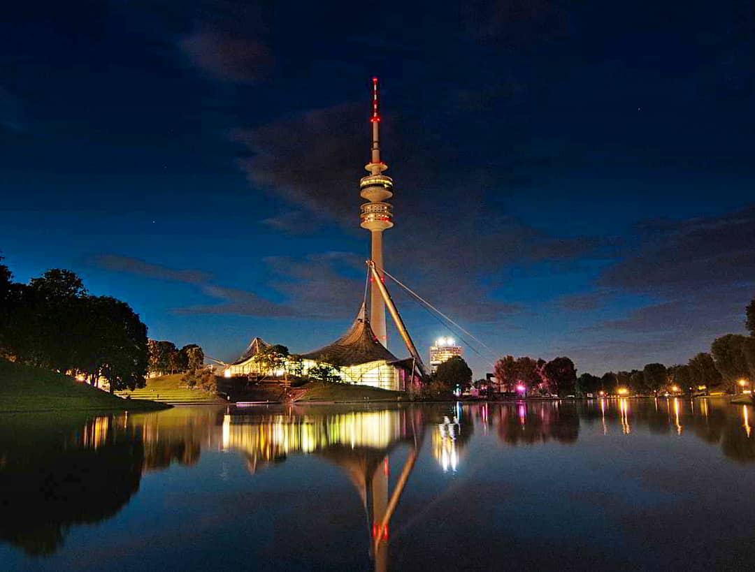 Olympiapark München bei Nacht