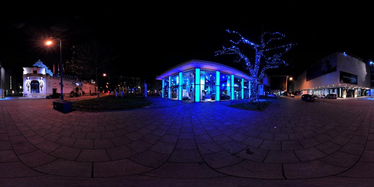 BMW-Pavillion am Lenbachplatz in München (Foto: © Werner Pietschmann)