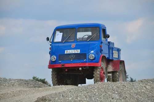 Foto: © Werner Pietschmann 1953 Mercedes-Benz Unimog U 401 beim Oldtimer-Nutzfahrzeugtreffen 2016 im Kieswerk Ebenhöh