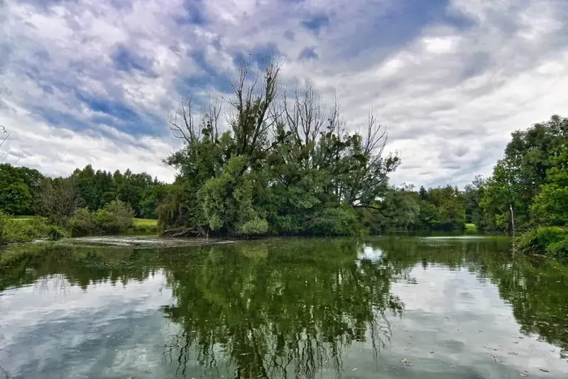 Foto: © Werner Pietschmann See mit Spiegelung