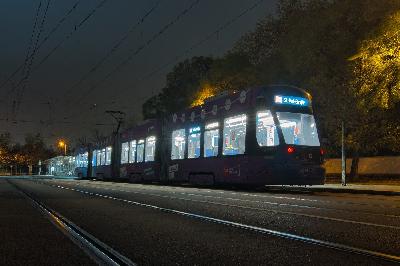 Foto: Werner Pietschmann Straßenbahn an der Haltestelle Westfriedhof in München