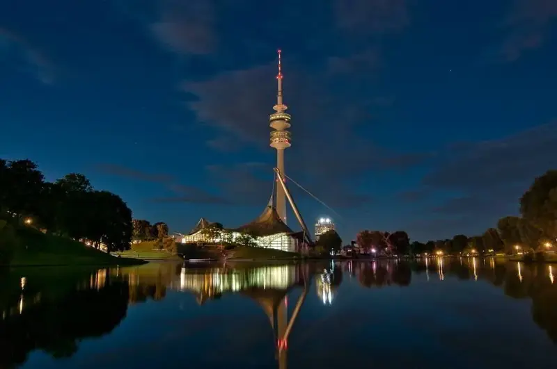 Olympiapark München bei Nacht