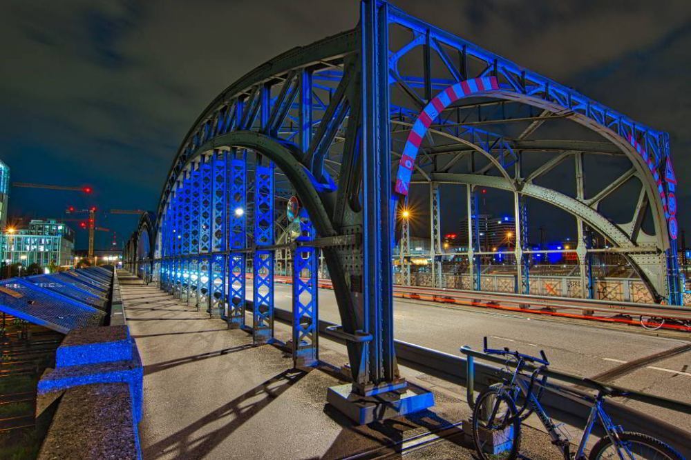 blaue Hackerbrücke in München